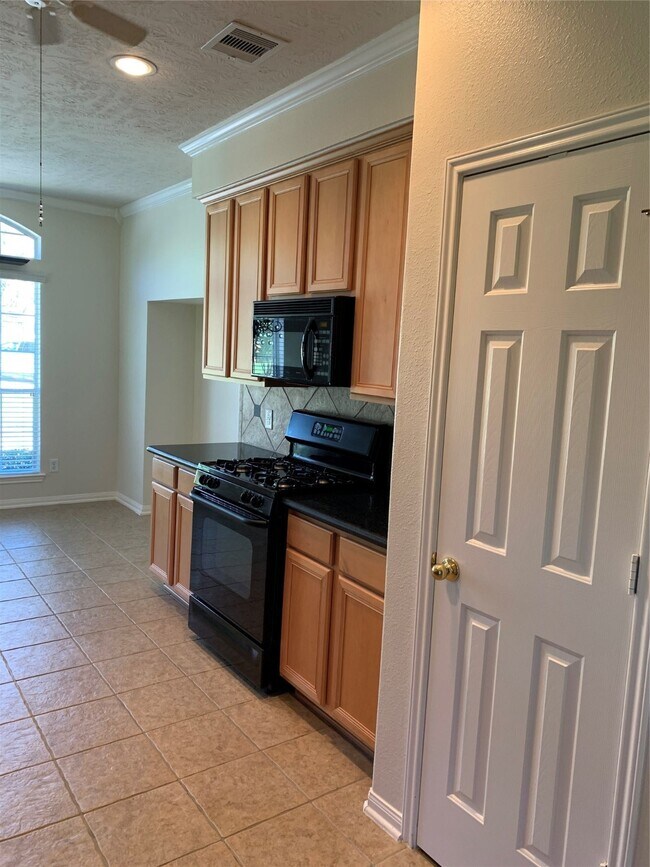 Building Photo - 1408 S Friendswood Dr