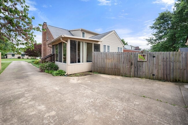 Building Photo - Make This Your Home!