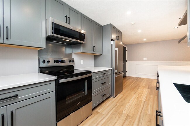 Primary Photo - 131 Pierce St