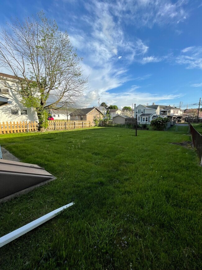 Building Photo - 618 East St