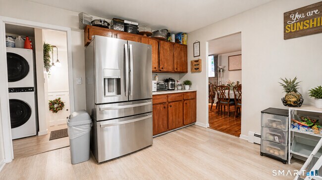 Building Photo - 523 Treat Ln