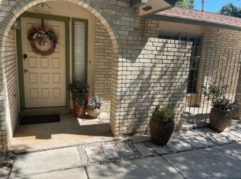 Building Photo - 2611 Woodline St