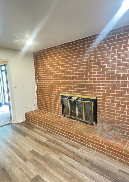 Building Photo - 511 Holly Rd
