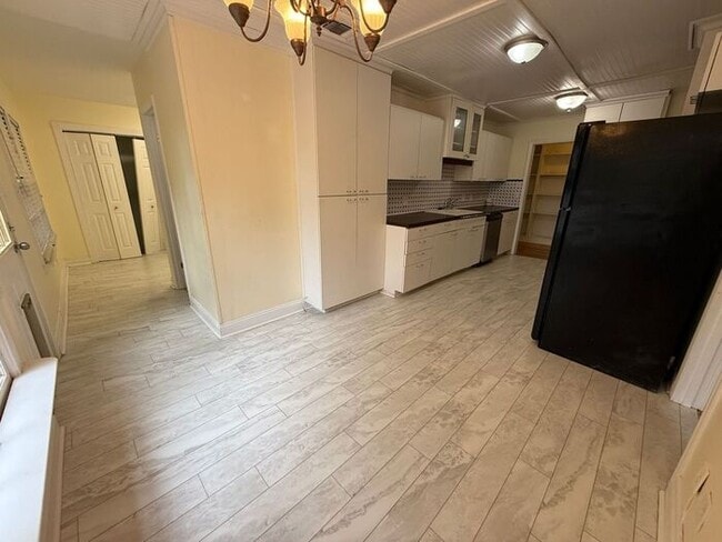 Building Photo - Pensacola - North Hill - 3 bedroom, 2 bath...