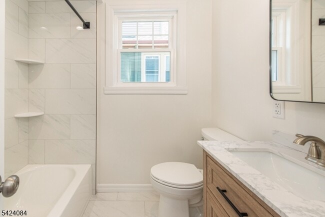 Building Photo - 39 Beekman St