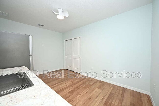 Building Photo - 2028 Rosewood Cir