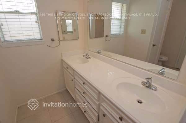 Building Photo - 16223 Barcelona Dr