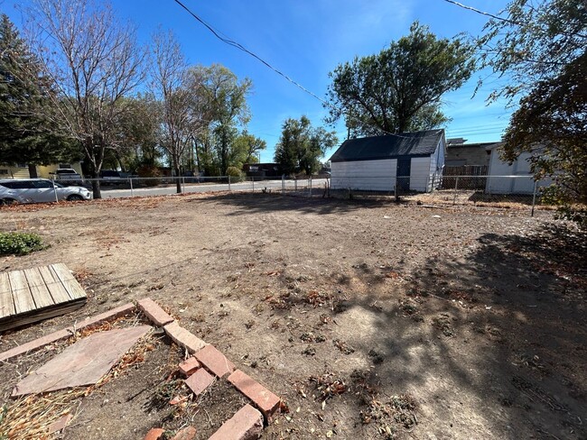 Building Photo - 4 Bedroom 1 Bath House with Detached Garag...