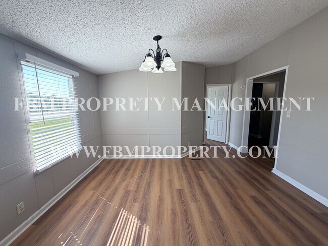 Building Photo - 135 SE County Rd 3144
