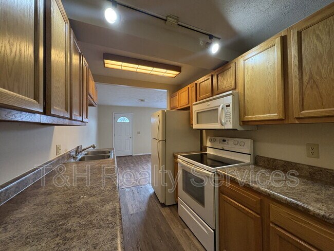 Building Photo - 609 1/2 South Crystal Street