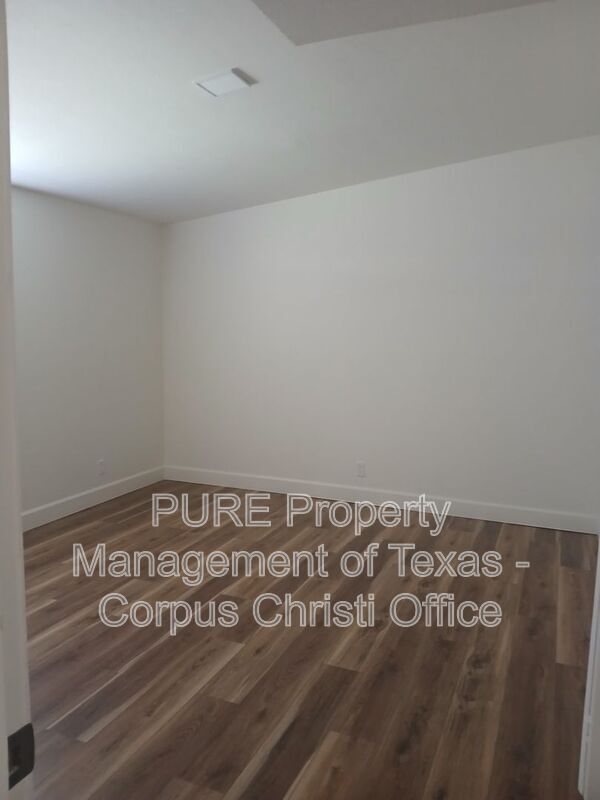 Building Photo - 730 Bradshaw Dr