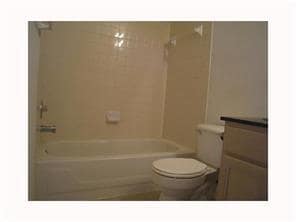 Building Photo - 1610 Parkwood Dr