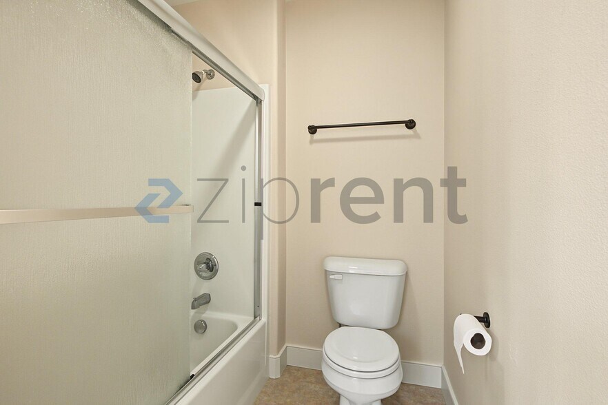 Building Photo - Unit