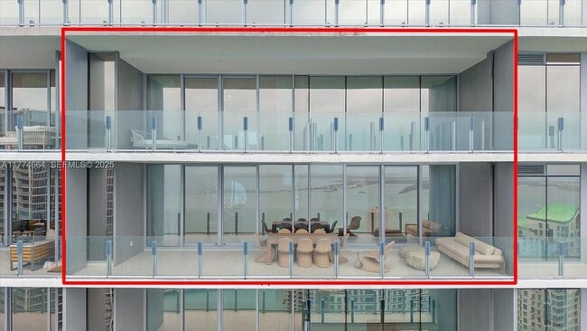 Building Photo - 300 Biscayne Blvd Way