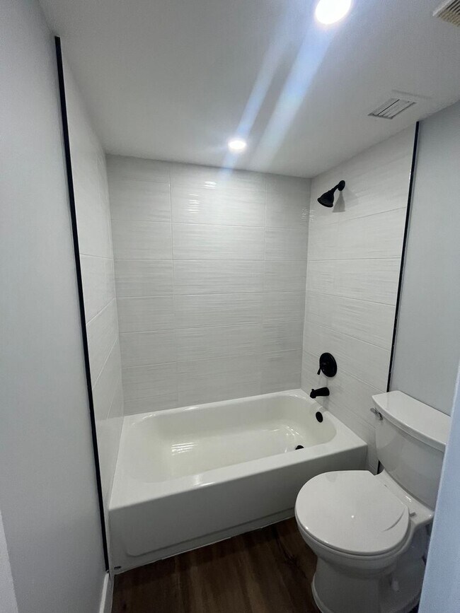 Building Photo - ONE BEDROOM ONE BATHROOM! WATERFRONT COMMUNITY!