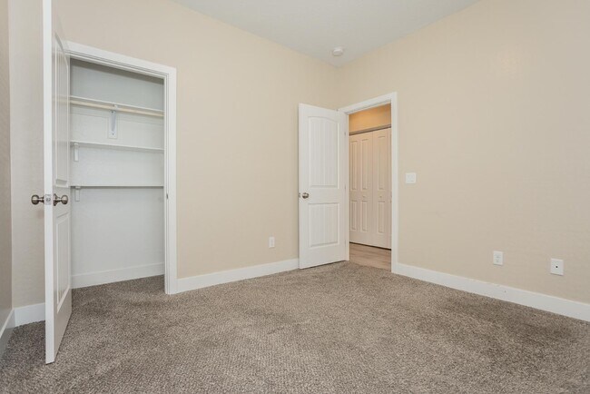 Building Photo - 1741 S Dandelion St