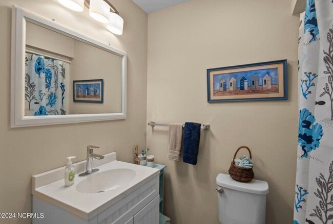 Building Photo - Exquisite One Level Townhome Quarterdeck Townes 2x2 Riverbend