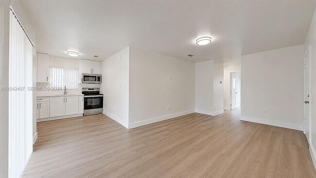 Building Photo - 1670 W 42nd St