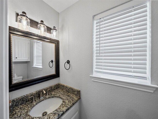 Building Photo - 4636 Versailles Ln