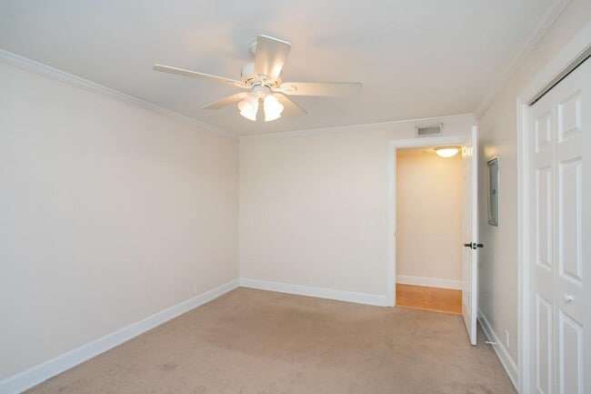 Building Photo - 525 N Dupont Ave