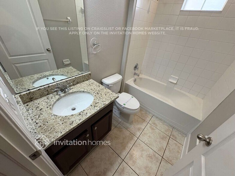 Building Photo - 16009 Loneoak View Dr