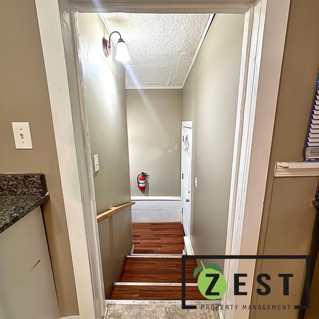 Building Photo - OPEN HOUSE- 2/19! 3PM-3:30PM! Updated 3 Bed Ranch in Madison Heights Ready for Move in!