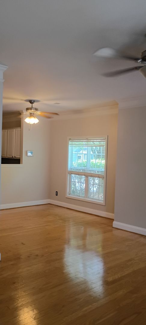 Building Photo - Lovely Townhome in Southeast Columbia