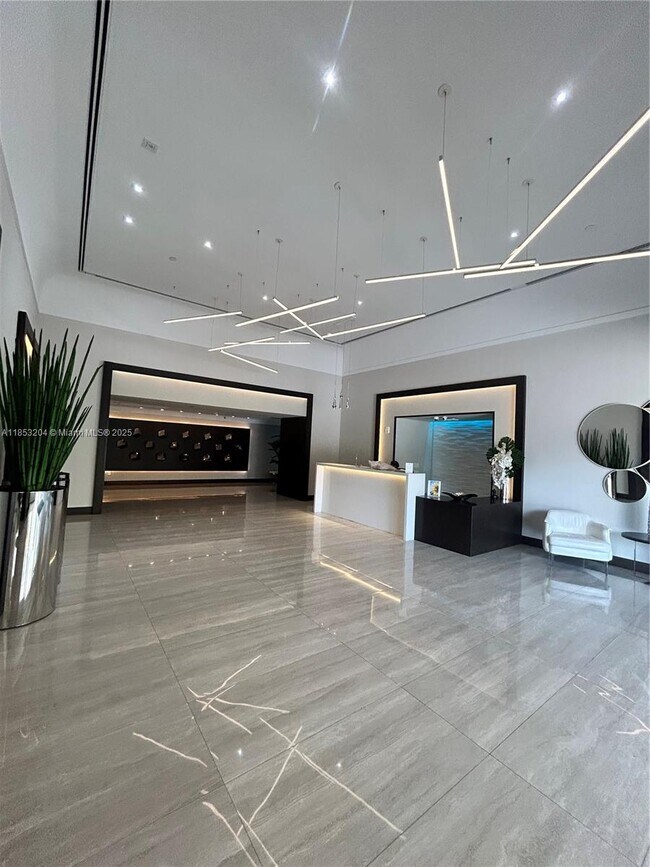 Building Photo - 16425 Collins Ave