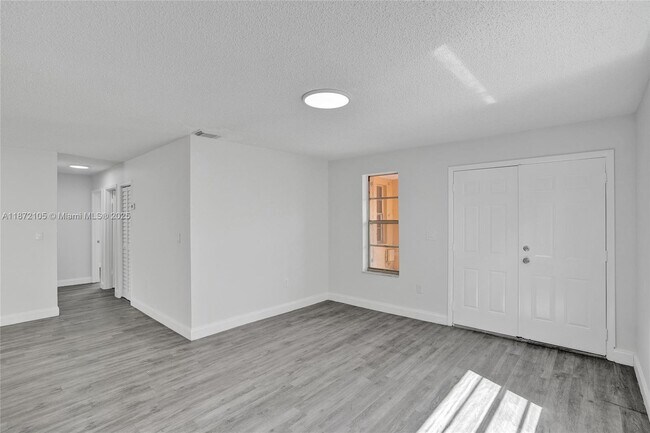 Building Photo - 3074 SW 17th St
