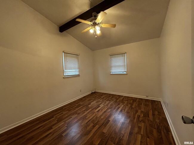 Building Photo - 1328 Hilltop Dr