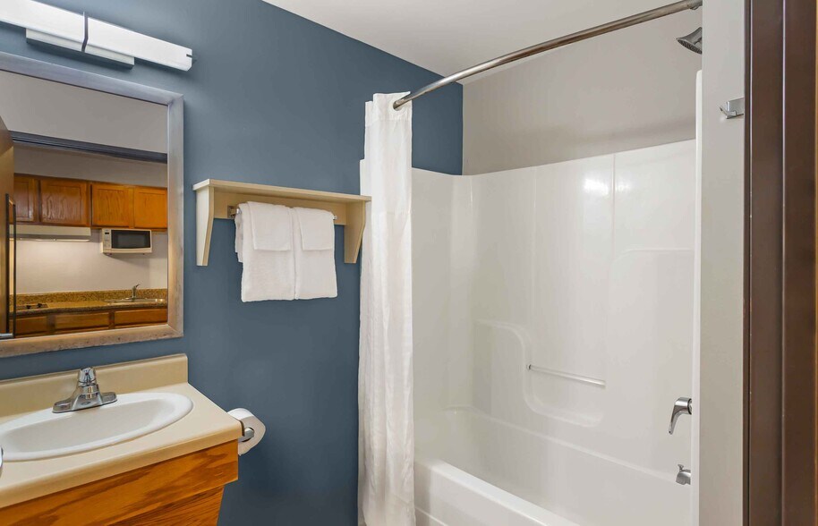 Building Photo - Furnished Studio-Fort Myers - Northeast