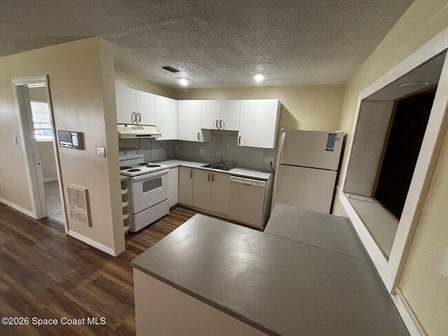 Building Photo - 100 Prince Ave