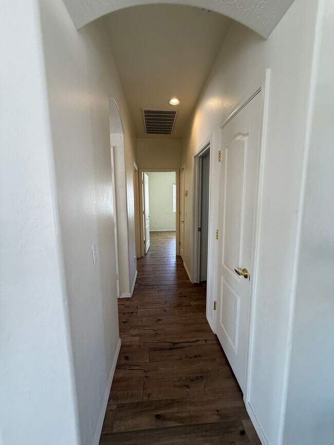 Building Photo - 2 Bedroom 2 Bath in Gated Community in Amante at Verde Fanta Fe Contact Property Pros 928-634-7710
