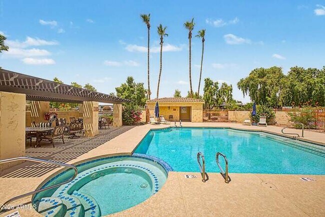 Building Photo - Welcome to this charming 2-bedroom, 2-bath condo in a gated Ventana Condominiums