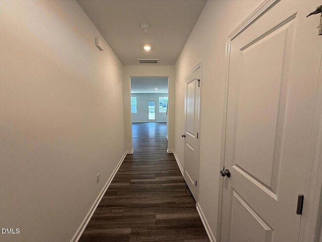 Building Photo - 205 Lily Patch Ln