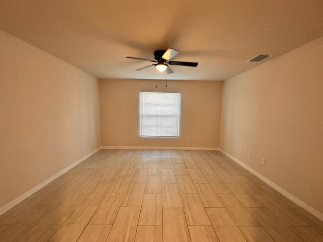 Building Photo - 129 NE 6th Ave