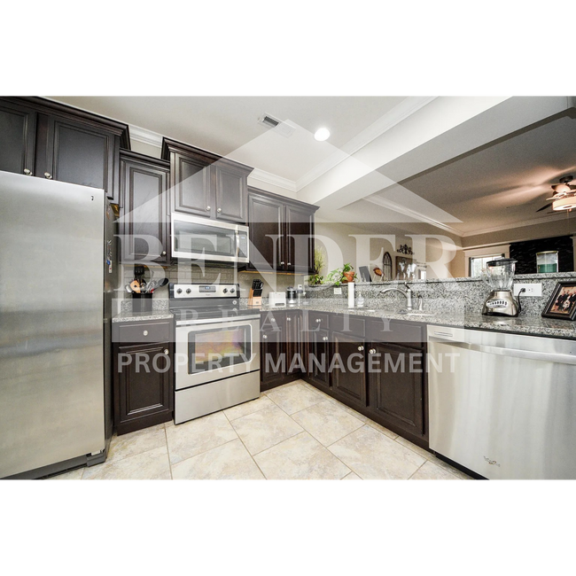 Building Photo - 246 NE Bellingham Dr