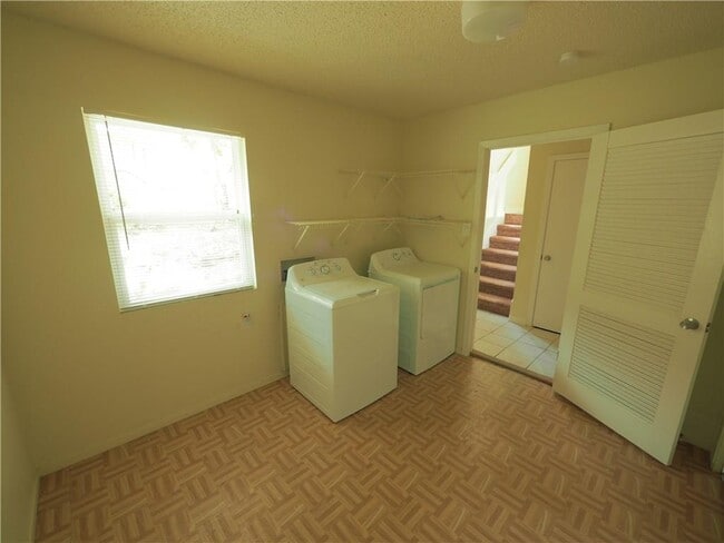 Building Photo - 533 Demarett Dr