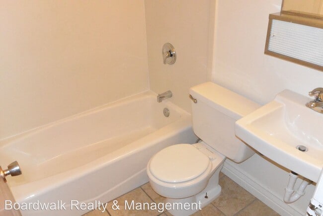 Building Photo - 675 E 5th Ave