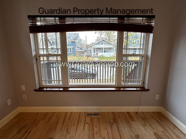 Building Photo - Spacious Uptown Side By Side, Dishwasher, ...