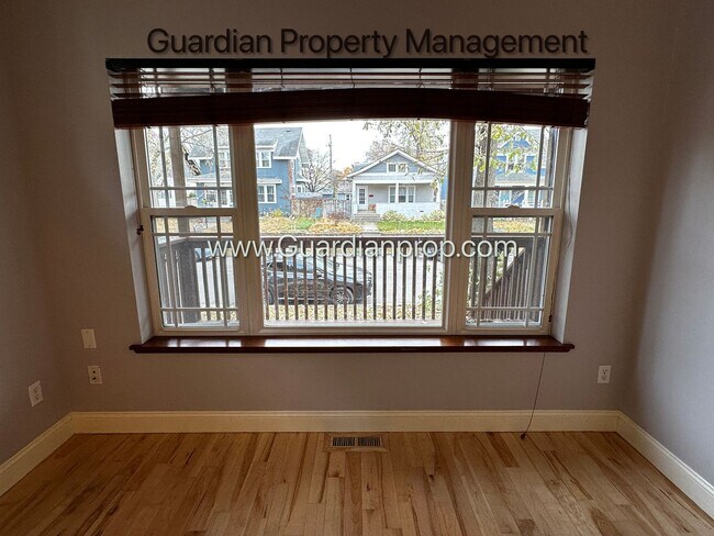 Building Photo - Spacious Uptown Side By Side, Dishwasher, Garage, In Unit Laundry, Private Rooftop Deck