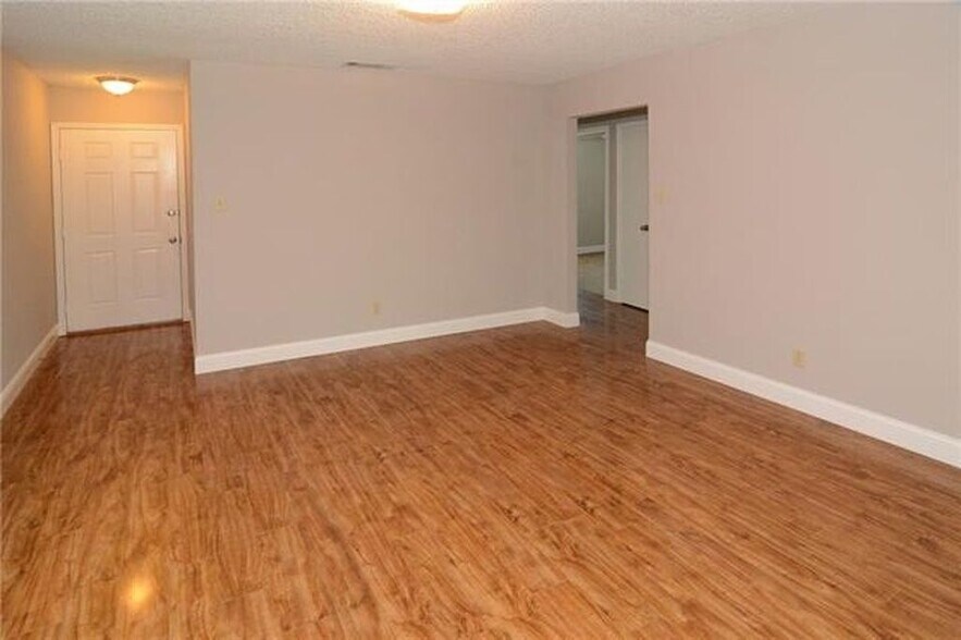 Building Photo - 925 Baldwin St