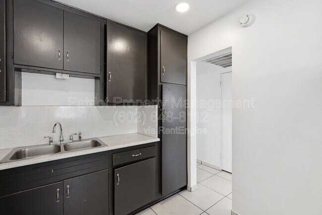 Building Photo - 6701 N 33rd Ave