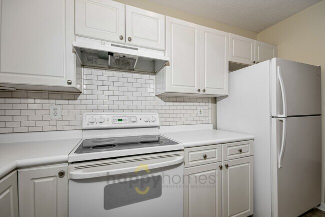 Building Photo - Modern 3/2 with Serene Pond Views in Dunes West