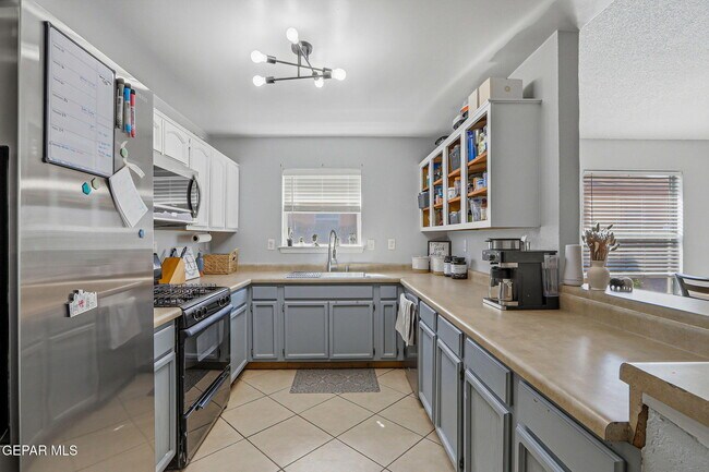 Building Photo - 14181 Tierra Halcon Dr