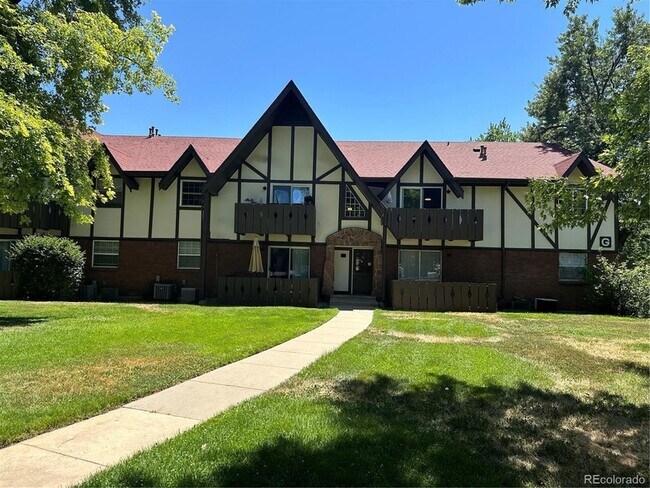 Primary Photo - 3250 O'Neal Cir