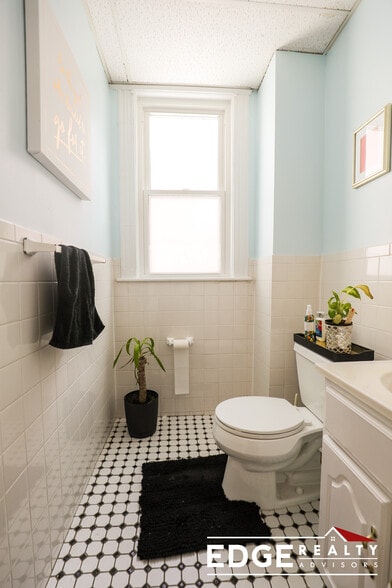 Building Photo - 1721 Commonwealth Ave