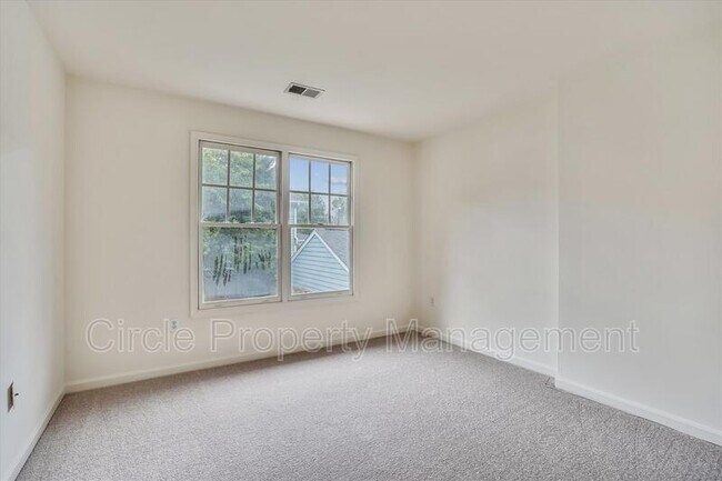 Building Photo - 1805 N Adams St