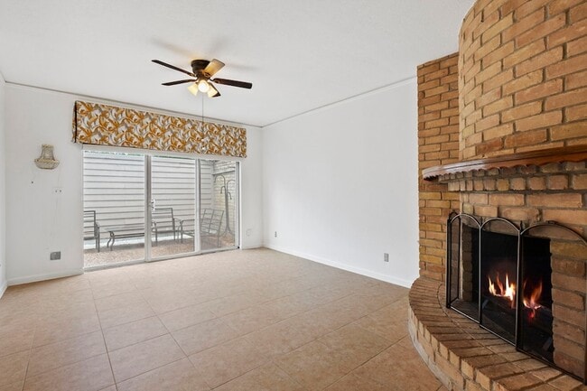 Building Photo - 10728 Briar Forest Dr
