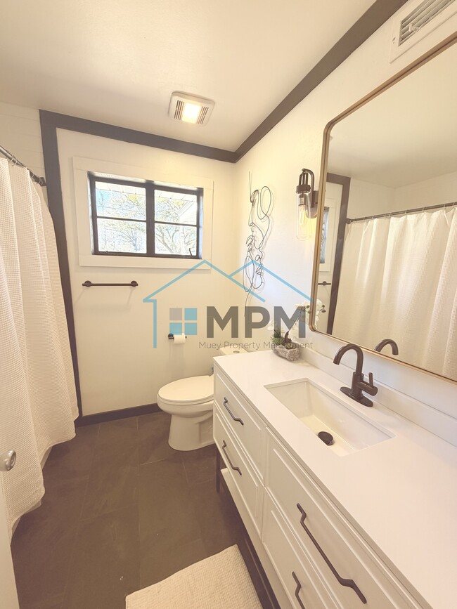 Building Photo - 1706 Lexington Ave